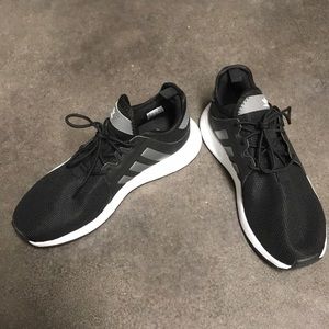 Adidas youth black tennis shoes 6.5